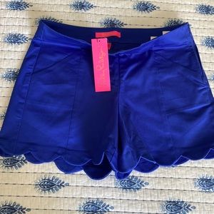 Arabeth Lilly Pulitzer scalloped size two stretch shorts
